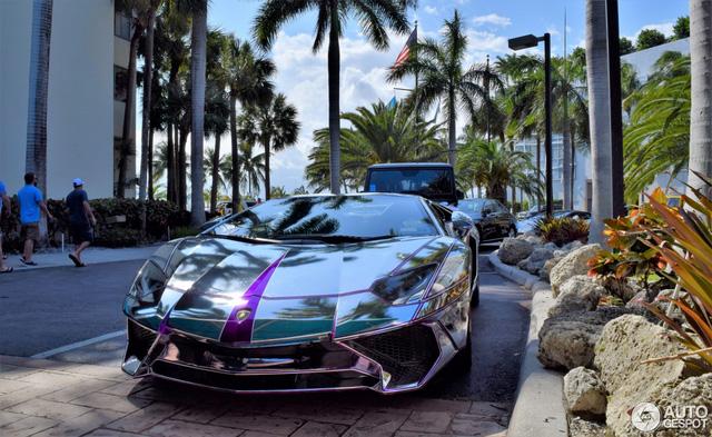 Lamborghini Aventador SV mui trần nổi bật với bộ cánh mạ crôm phối tím - Ảnh 2.