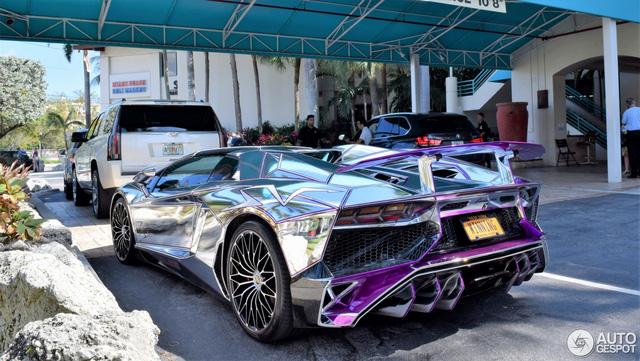 Lamborghini Aventador SV mui trần nổi bật với bộ cánh mạ crôm phối tím - Ảnh 9.