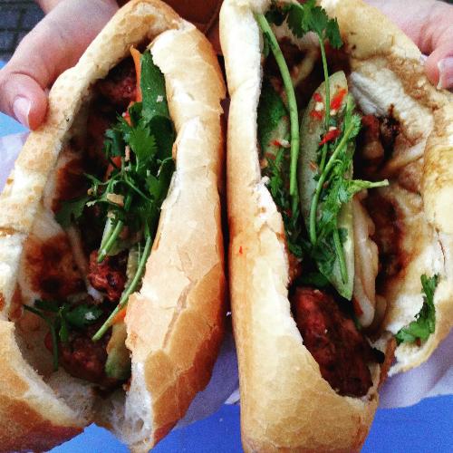 nhung mon an duong pho luc cung dong nghit khach o sai gon hinh anh 1