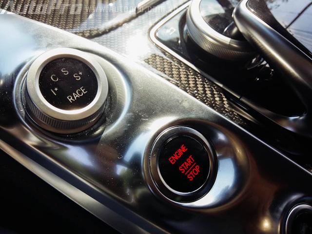 Bộ đôi siêu xe Mercedes-Benz hàng hiếm của đại gia Trung Nguyên cùng nhau đọ dáng - Ảnh 15.