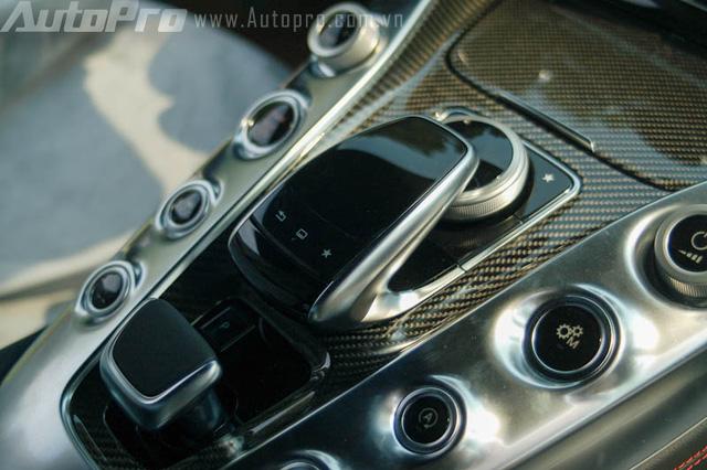 Bộ đôi siêu xe Mercedes-Benz hàng hiếm của đại gia Trung Nguyên cùng nhau đọ dáng - Ảnh 14.