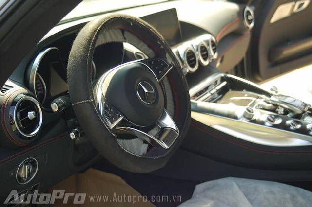 Bộ đôi siêu xe Mercedes-Benz hàng hiếm của đại gia Trung Nguyên cùng nhau đọ dáng - Ảnh 12.