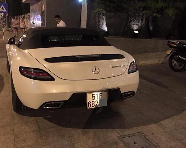 Bộ đôi siêu xe Mercedes-Benz hàng hiếm của đại gia Trung Nguyên cùng nhau đọ dáng - Ảnh 6.