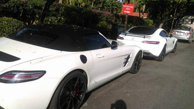 Bộ đôi siêu xe Mercedes-Benz hàng hiếm của đại gia Trung Nguyên cùng nhau đọ dáng - Ảnh 1.