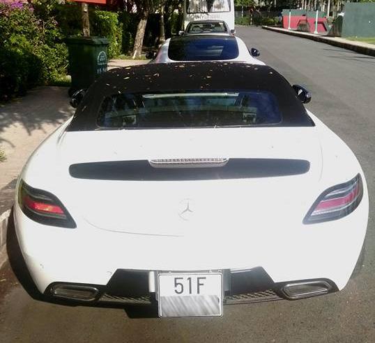 Bộ đôi siêu xe Mercedes-Benz hàng hiếm của đại gia Trung Nguyên cùng nhau đọ dáng - Ảnh 4.