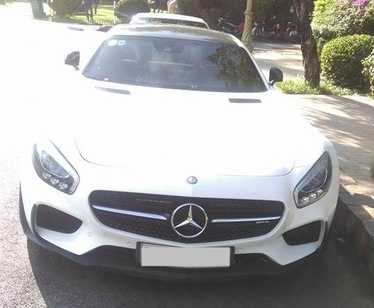 Bộ đôi siêu xe Mercedes-Benz hàng hiếm của đại gia Trung Nguyên cùng nhau đọ dáng - Ảnh 2.