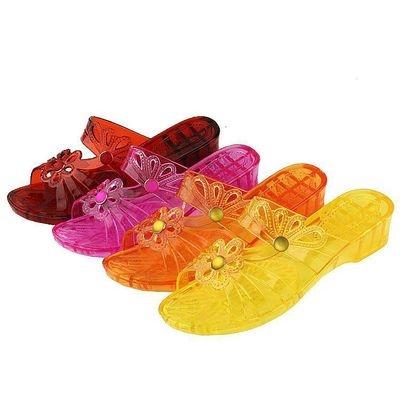 Chết cười khi hàng hiệu chẳng khác hàng chợ là bao!