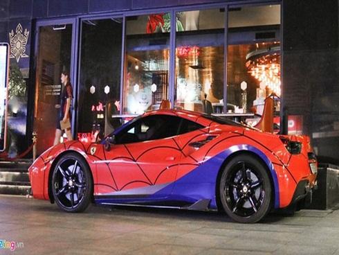 Siêu xe Ferrari 488 GTB khoác áo Người nhện tại Sài Gòn