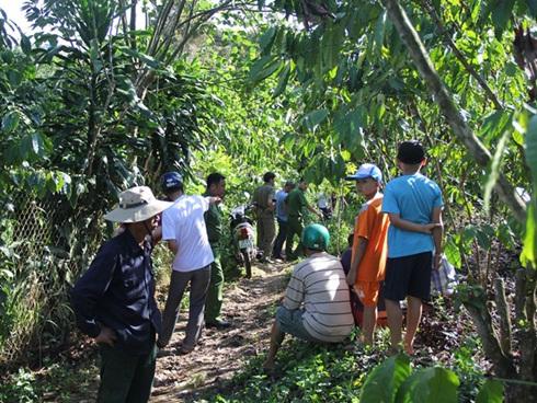 Phát hiện thi thể nam thanh niên dính đầy máu trong vườn cà phê