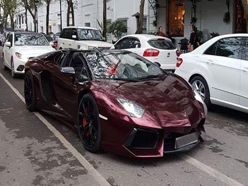 Thiếu gia 96 thay đổi màu sơn độc cho Lamborghini Aventador mui trần đầu tiên Việt Nam