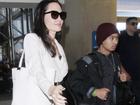 Angelina Jolie bị tố giả mạo giấy tờ nhận con nuôi tại Campuchia