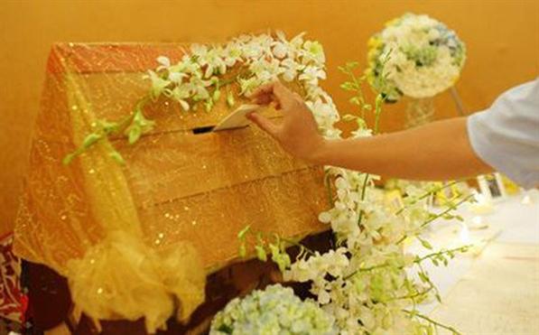 Bi hai dem tan hon bi mat sach tien mung cuoi