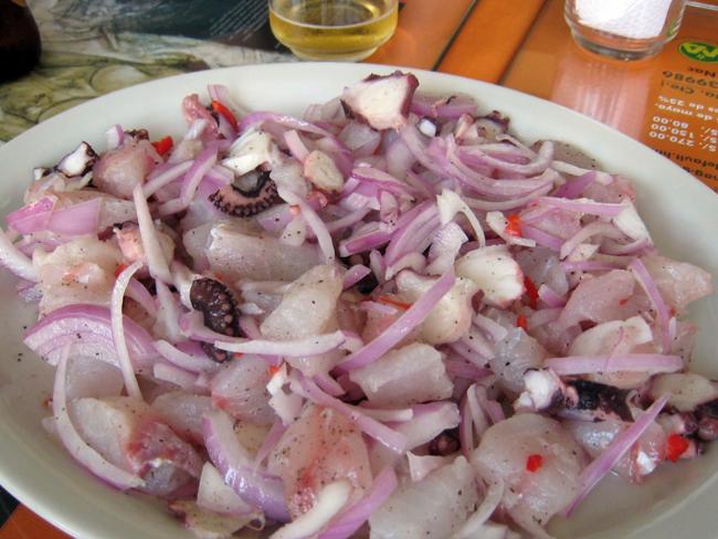 Món ceviche, gỏi cá sống rưới nước chanh và hạt tiêu tuyệt vời nhất Peru là tại Sakuay (hay còn gọi là Chez Wong) thuộc Lima.