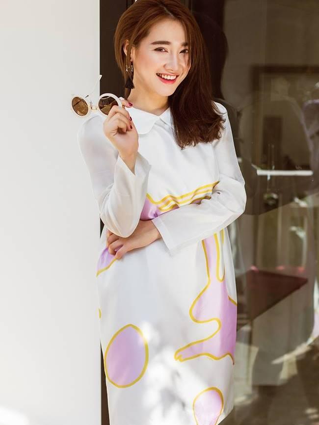 Danh hài Trường Giang hiện cũng rất đắt show MC nhờ tài ăn nói lưu loát và tính cách hài hước. Bạn gái anh là diễn viên Nhã Phương cùng ngày càng được chú ý nhờ tài năng và chuyện tình yêu của cả hai.