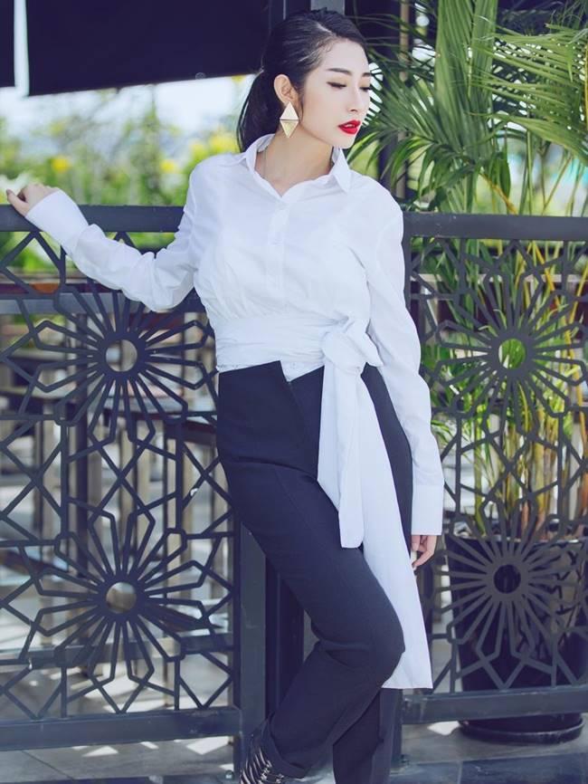 Nhắc đến những MC đình đám hiện nay thì không thể thiếu Ngô Kiến Huy, xuất thân là ca sĩ nhưng anh lấn sân khá thanh công sang nghề dẫn chương trình. Và nửa kia của Ngô Kiến Huy là Khổng Tú Quỳnh cũng nổi tiếng không thua gì những người đẹp khác.