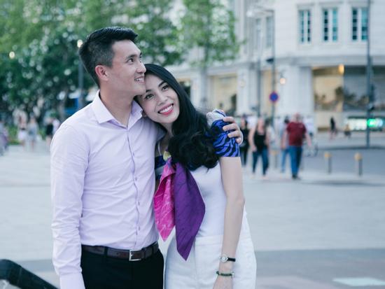 Vợ chồng Công Vinh - Thủy Tiên được mời lên sóng truyền hình thế giới