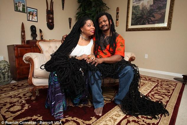 he lo cuoc song chan goi 2 nang cong chua toc may ngoai doi thuc - 4