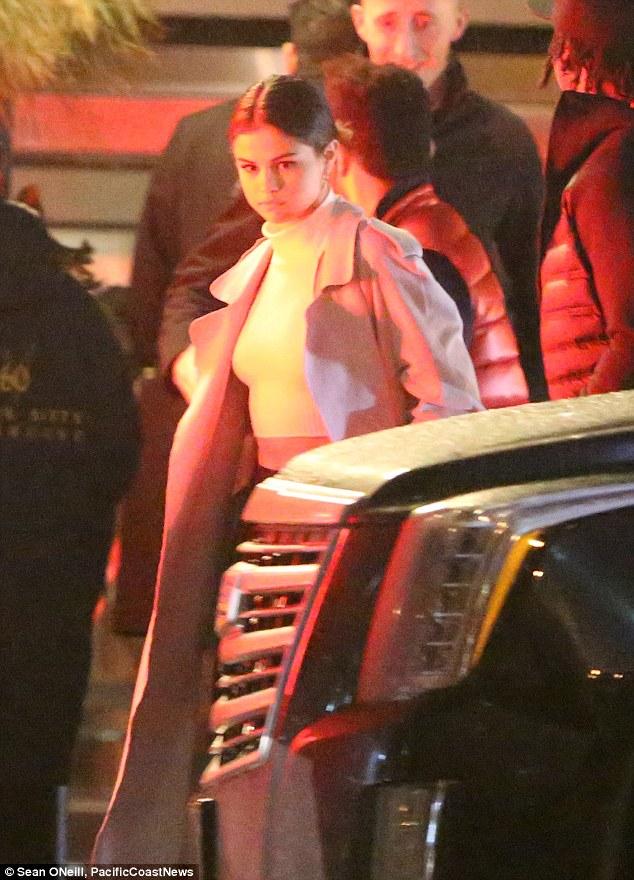 Selena Gomez xinh đẹp lộng lẫy đi hẹn hò đêm khuya với The Weeknd - Ảnh 3.