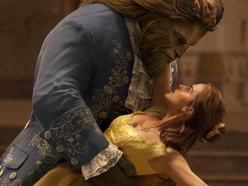 'Beauty and the Beast': Hãy cứ không hoàn hảo bởi trên đời này, Quái Vật cũng biết yêu cơ mà