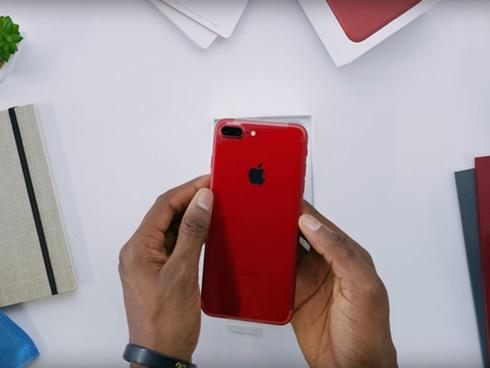 Mở hộp iPhone 7 Plus ĐỎ RỰC, đẹp không chê vào đâu được!