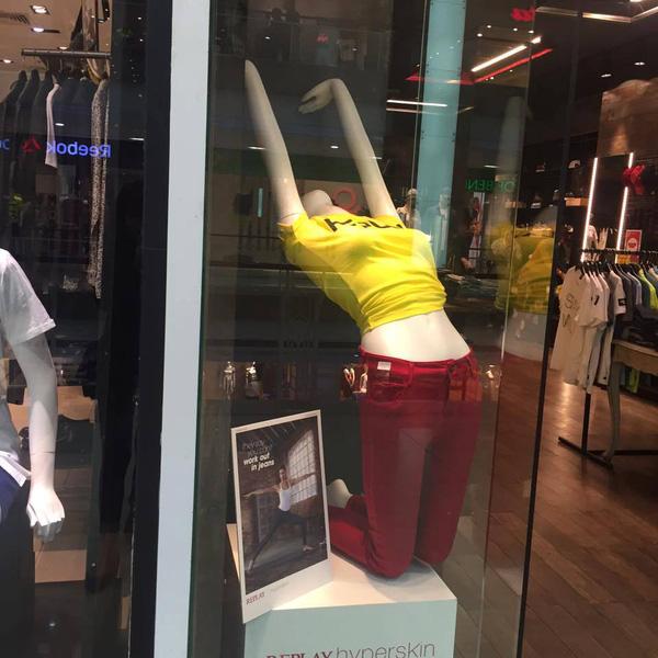 50 sac thai cua ma-no-canh thoi trang khien khach hang so khiep via - 9