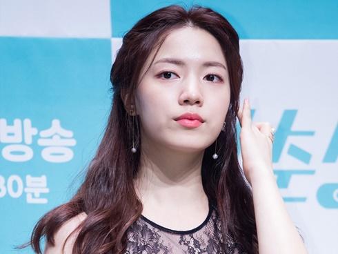 Hwayoung xóa tài khoản Instagram sau khi bị gọi là rắn độc và hứng 'bão gạch đá'