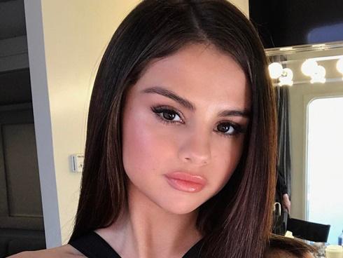 Selena Gomez bất ngờ quay video nói: 'Xin chào Việt Nam!'