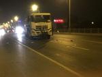 Xe máy đối đầu xe bồn trên cầu Vĩnh Tuy, 3 người tử vong tại chỗ