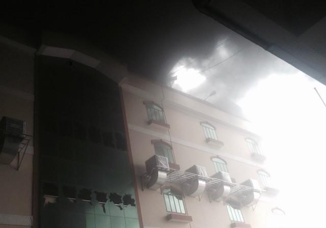 Can Tho huy dong toan bo luc luong chua chay tai cong ty may hinh anh 3