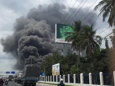Cần Thơ huy động toàn bộ lực lượng chữa cháy tại công ty may
