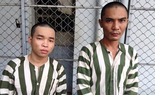 Phạm Ngọc Hải (bên trái) và Huỳnh Minh Cọi tại công an