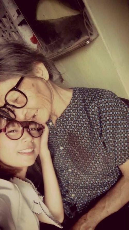 xuc dong ba 75 tuoi cham chau mo coi hoc gioi, xinh dep nhu hotgirl hinh anh 1