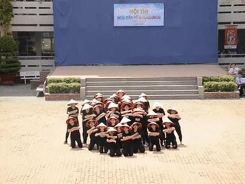 Không thể rời mắt trước màn flashmob đẹp và siêu chất của học sinh TP.HCM!