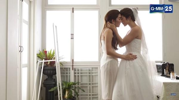 Phim cùng series Tình Yêu Không Có Lỗi tiết lộ mối tình đồng tính nữ - Ảnh 5.