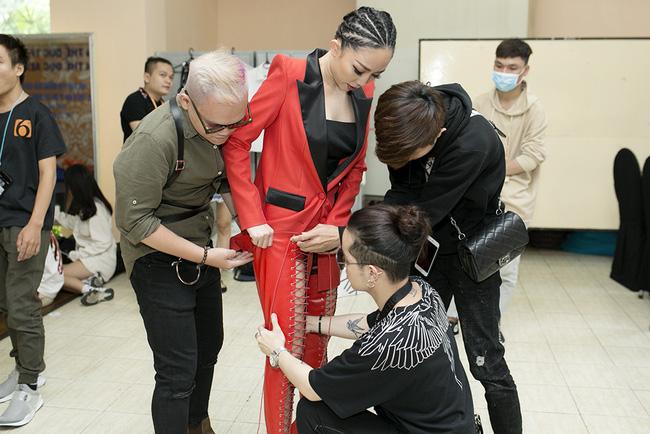 Đông Nhi, Noo Phước Thịnh, Tóc Tiên đỏ rực trong vòng Đo ván Giọng hát Việt - Ảnh 14.