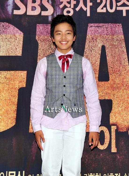 Yeo Jin Goo bắt đầu sự nghiệp của mình với tư cách là một diễn viên nhí, đáng chú ý là các bộ phim 