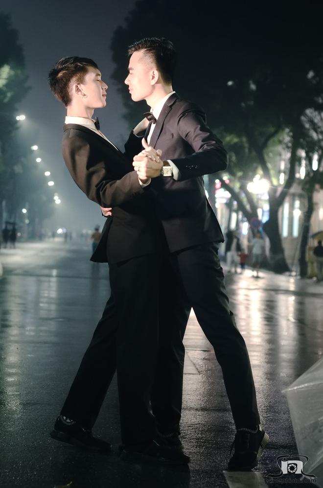 Cặp đôi đồng tính nam yêu nhau xuất phát từ yêu cầu của một nữ đạo diễn - Ảnh 3.