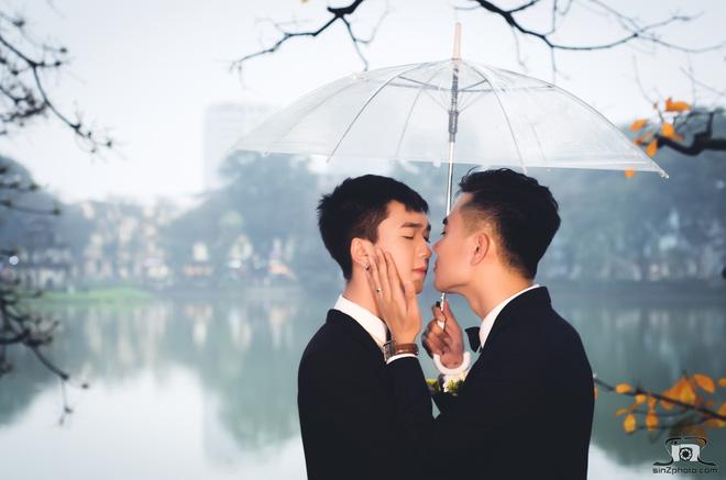Cặp đôi đồng tính nam yêu nhau xuất phát từ yêu cầu của một nữ đạo diễn - Ảnh 10.