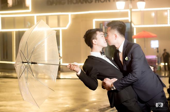 Cặp đôi đồng tính nam yêu nhau xuất phát từ yêu cầu của một nữ đạo diễn - Ảnh 6.