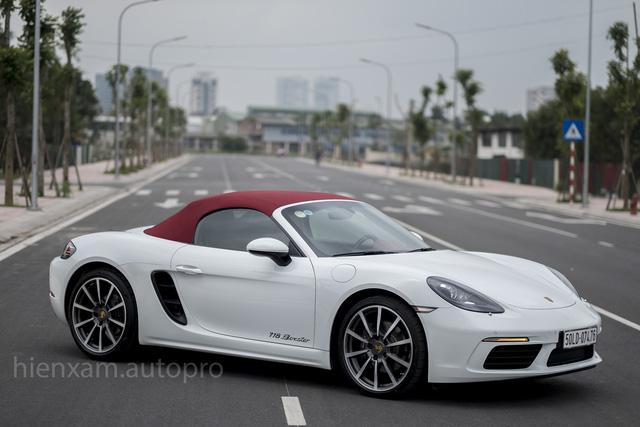 Cận cảnh Porsche 718 Boxster giá 4,5 tỉ đồng tại Việt Nam - Ảnh 1.