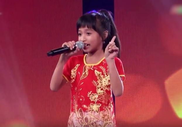 Cô bé Vĩnh Long bán bánh trên sân khấu Thần tượng tương lai-1