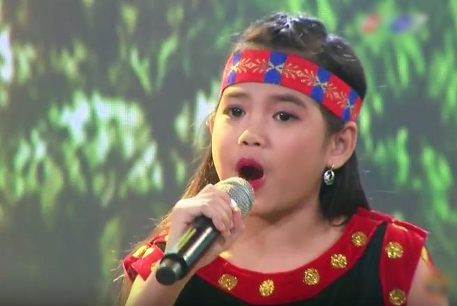 Cô bé Vĩnh Long bán bánh trên sân khấu Thần tượng tương lai-6