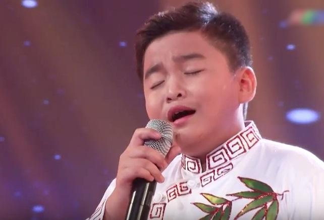 Cô bé Vĩnh Long bán bánh trên sân khấu Thần tượng tương lai-8