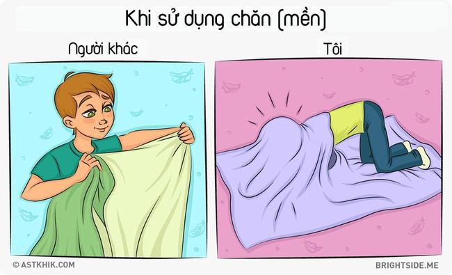3. Có những thói quen khác lạ: Người ta đến đắp cái chăn thôi cũng đẹp hoàn hảo không tì vết. Còn tôi thì cứ lục xục lộn xộn và bày bừa không thể tả.