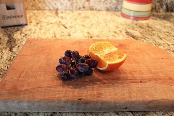 5 sinh to trai cay bo duong giup ban co lan da trang min tu ben trong hinh anh 2