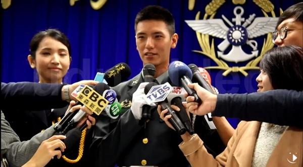 “Hậu Duệ Mặt Trời” Đài Loan được khen đẹp hơn Song Joong Ki - Ảnh 4.