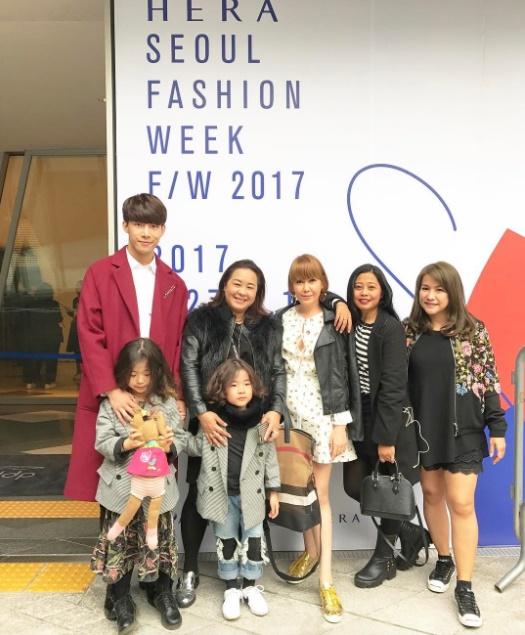 Năm nào cũng vậy, Seoul Fashion Week luôn chứng kiến những set đồ thời trang cá tính và ấn tượng của fashionista nhí, thậm chí các cô cậu nhóc còn mặc đẹp hơn cả người lớn