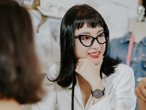 Angela Phương Trinh khác lạ với da trắng muốt, tóc ngố đen tuyền