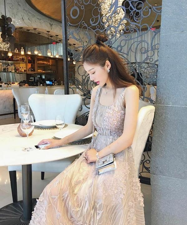 Vẻ ngọc ngà...