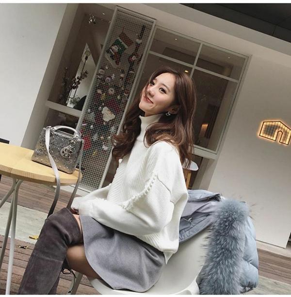 Cô luôn xuất hiện với vẻ ngoài mới mẻ, tươi trẻ, năng động.